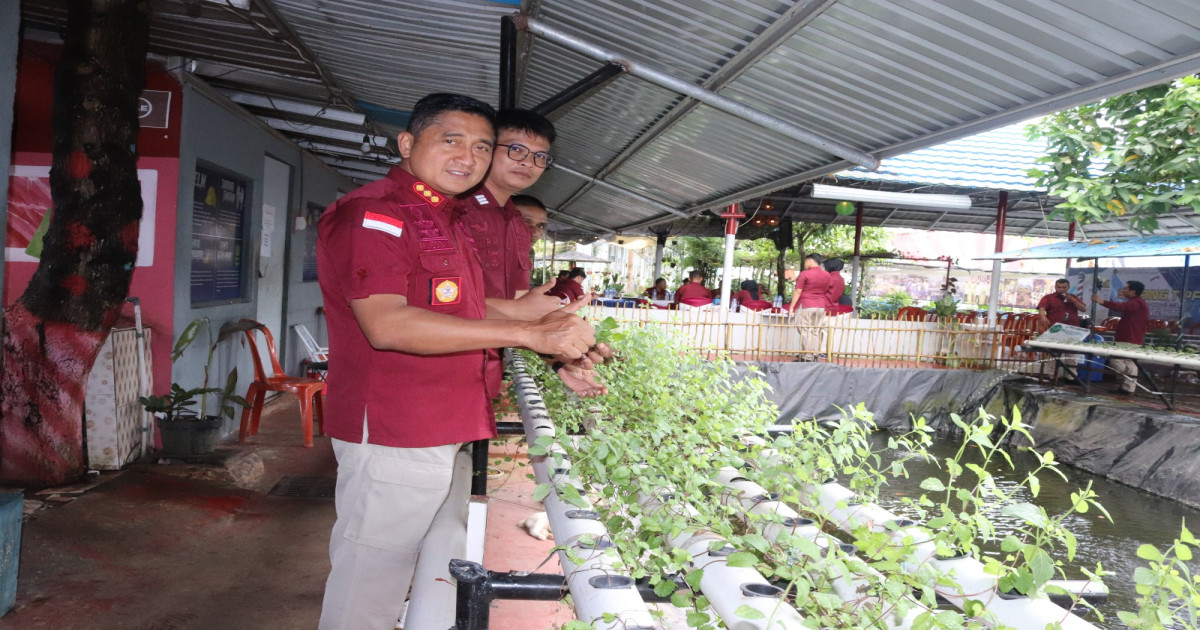 Kalapas Karang Intan Tinjau Budidaya Hidroponik Daun Mint, Dorong Pemanfaatan Tanaman Herbal oleh WBP