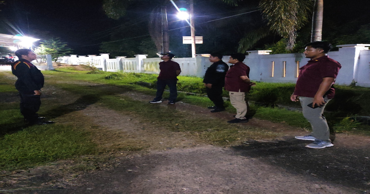 Wujudkan Deteksi Dini Gangguan Keamanan, Petugas Jaga Malam Lapas Narkotika Karang Intan Laksanakan Kontrol Lingkungan Secara Rutin