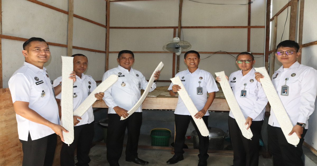 Kalapas Narkotika Karang Intan Tinjau Produksi Tempe oleh WBP, Dorong Kemandirian Lewat Ketahanan Pangan