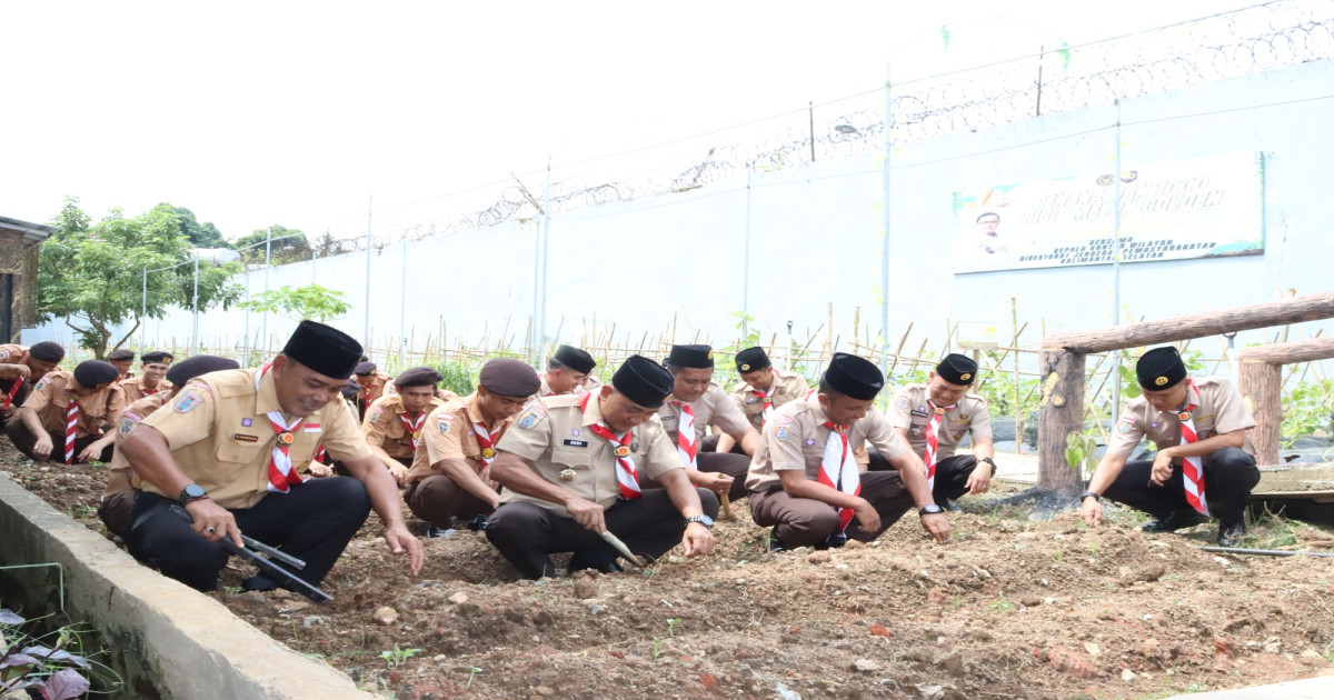 Perluas Lahan Produktif, Lapas Narkotika Karang Intan Tanam Bibit Melon Golden di WAE 2