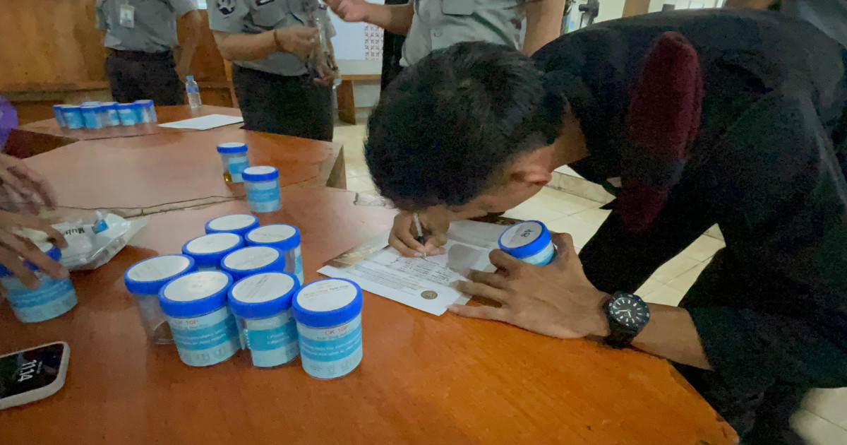 Komitmen Jaga Integritas, Lapas Narkotika Karang Intan dan BNNK Banjarbaru Laksanakan Tes Urine Pegawai dan Warga Binaan