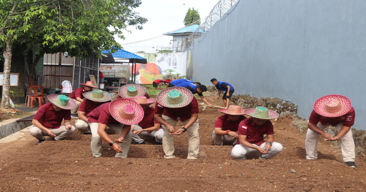 Kalapas Narkotika Karang Intan Tanam Kedelai di Lahan Perluasan, Tingkatkan Produksi Tempe Kemandirian Warga Binaan