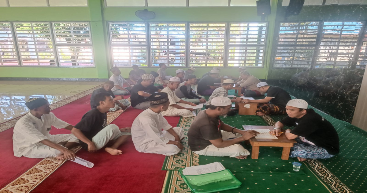 Warga Binaan Lapas Narkotika Karang Intan Dalami Al-Qur’an, Ikuti Pembelajaran Baca Tulis di Masjid At-Taubah