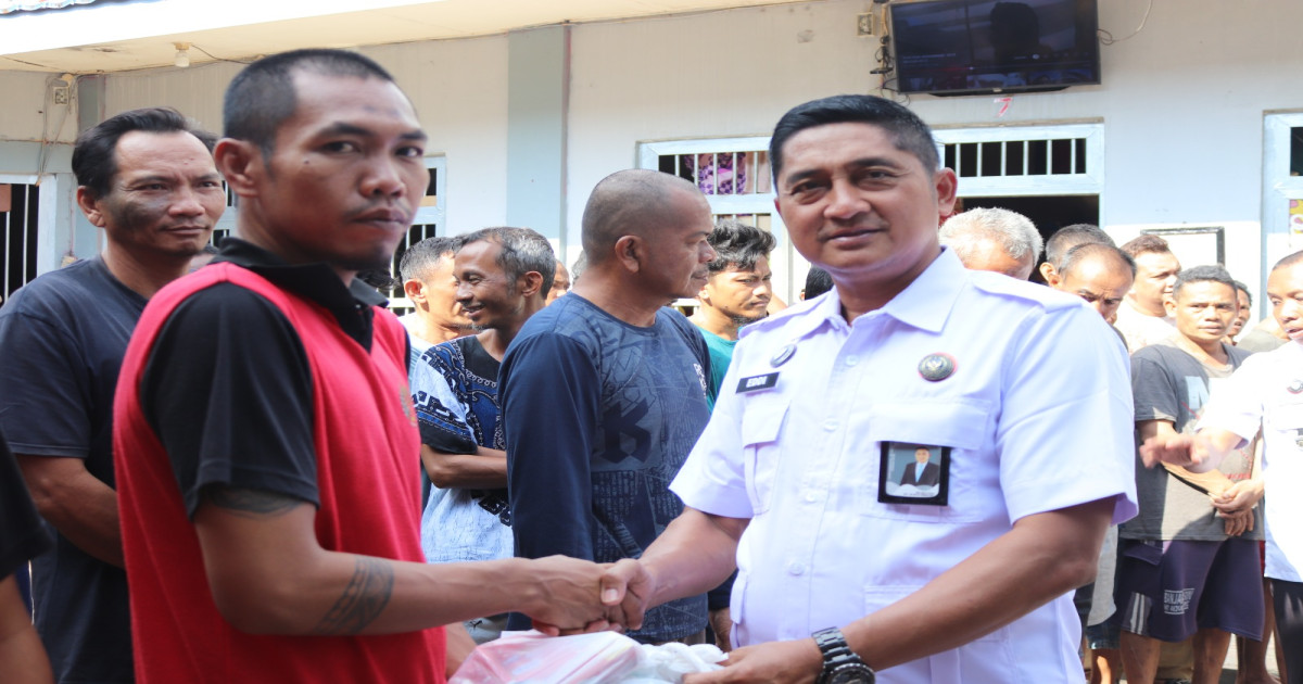 Dukung Pola Hidup Bersih, Lapas Narkotika Karang Intan Bagikan Perlengkapan Kebersihan Diri bagi Warga Binaan