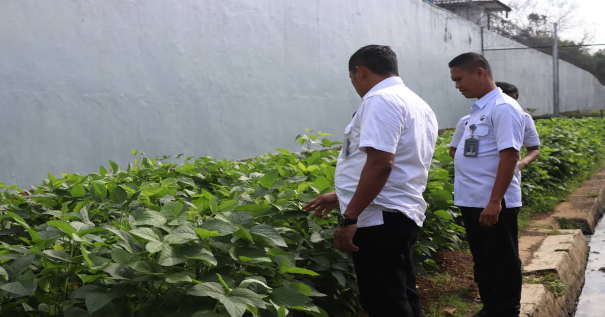 Kalapas Narkotika Karang Intan Kontrol Blok Hunian dan Area SAE 1, Tegakkan Keamanan dan Dukung Program Kemandirian