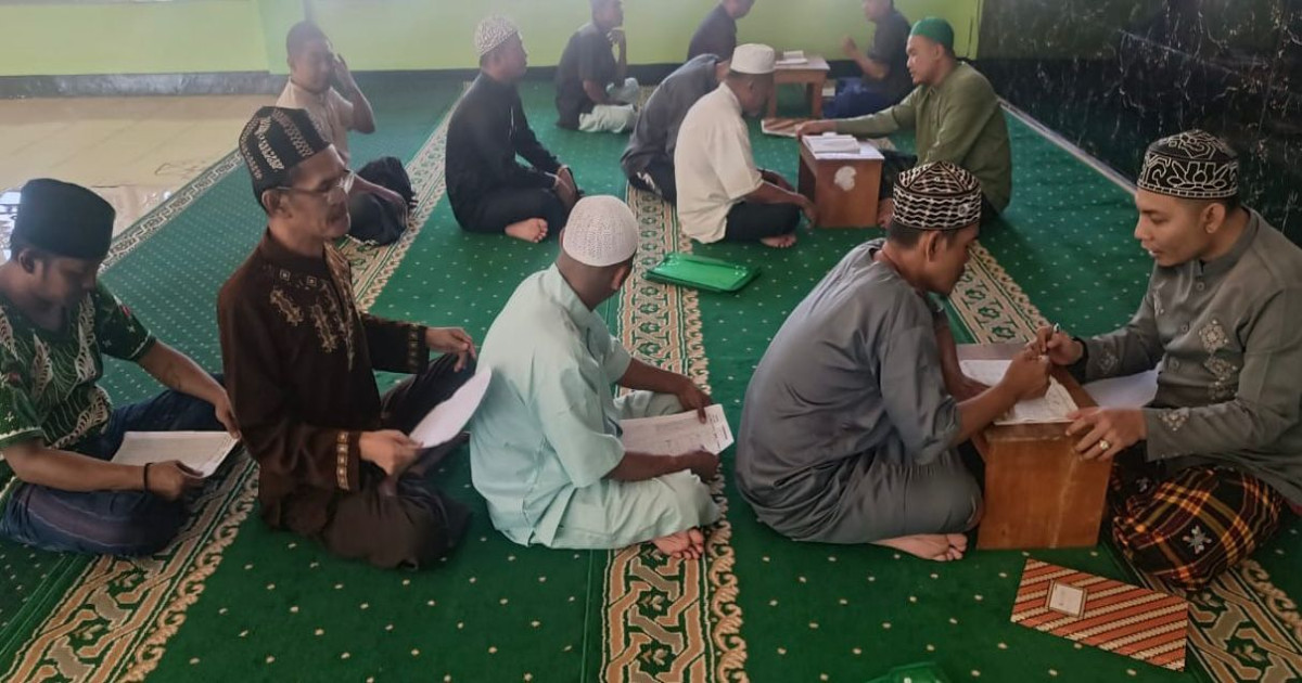 Warga Binaan Lapas Narkotika Karang Intan Ikuti Pembelajaran Baca Tulis Al-Qur’an di Masjid At-Taubah